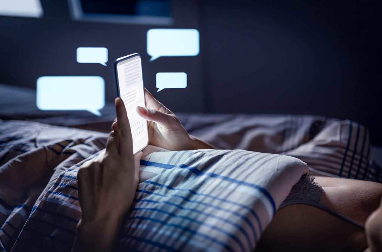 「寝る前のスマホ」がまさかの入眠妨害犯だった